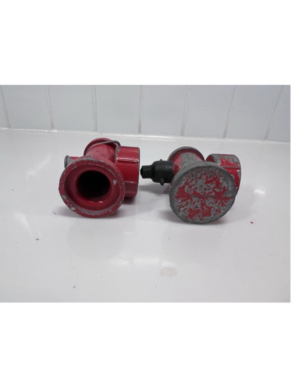 Vintage Diecast Tonka Fire Hydrant Set Of 2 1950s - Picture 5 of 5
